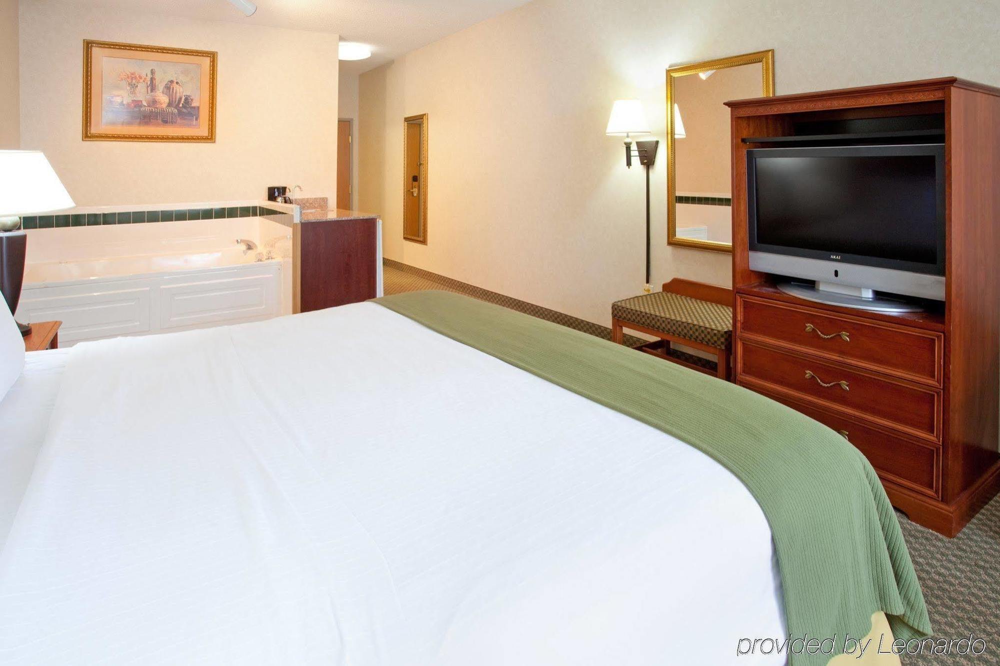 Holiday Inn Express Hotel & Suites Elkhart-South, An Ihg Hotel Habitación foto